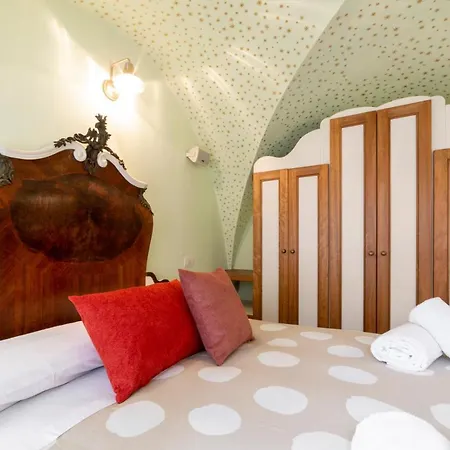 The Paintress With Private Patio Apartment