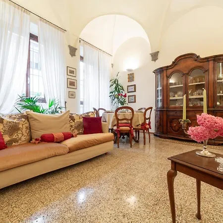 Apartment The Paintress With Private Patio