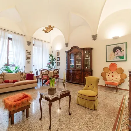 The Paintress With Private Patio Apartment *