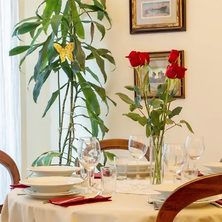Apartment The Paintress With Private Patio Florence