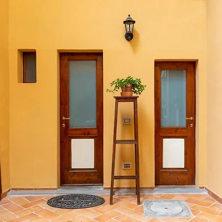 The Paintress With Private Patio Apartment *