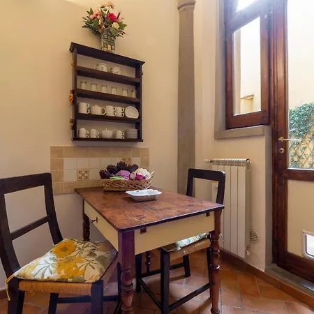 Apartment The Paintress With Private Patio