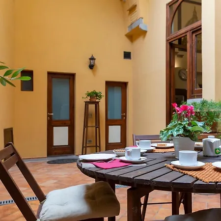 Apartment The Paintress With Private Patio