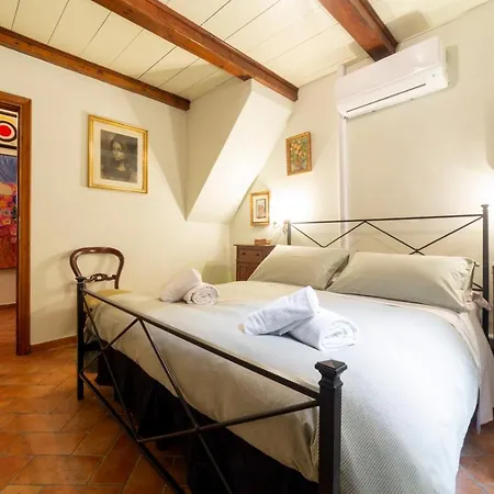 Apartment The Paintress With Private Patio *